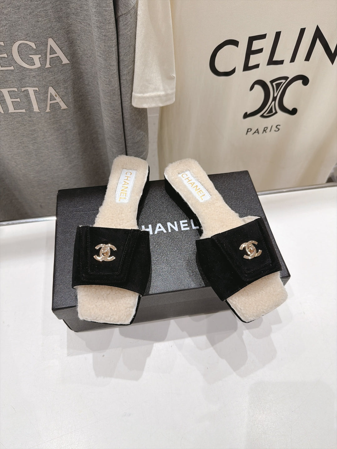 CC 26s Slides Black/White Shearling Suede 181417
