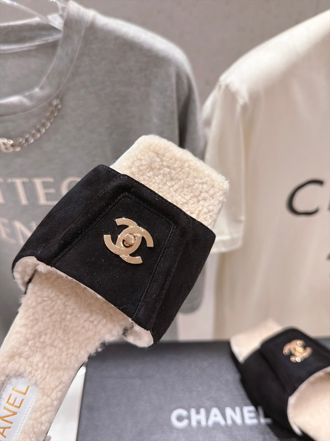 CC 26s Slides Black/White Shearling Suede 181417