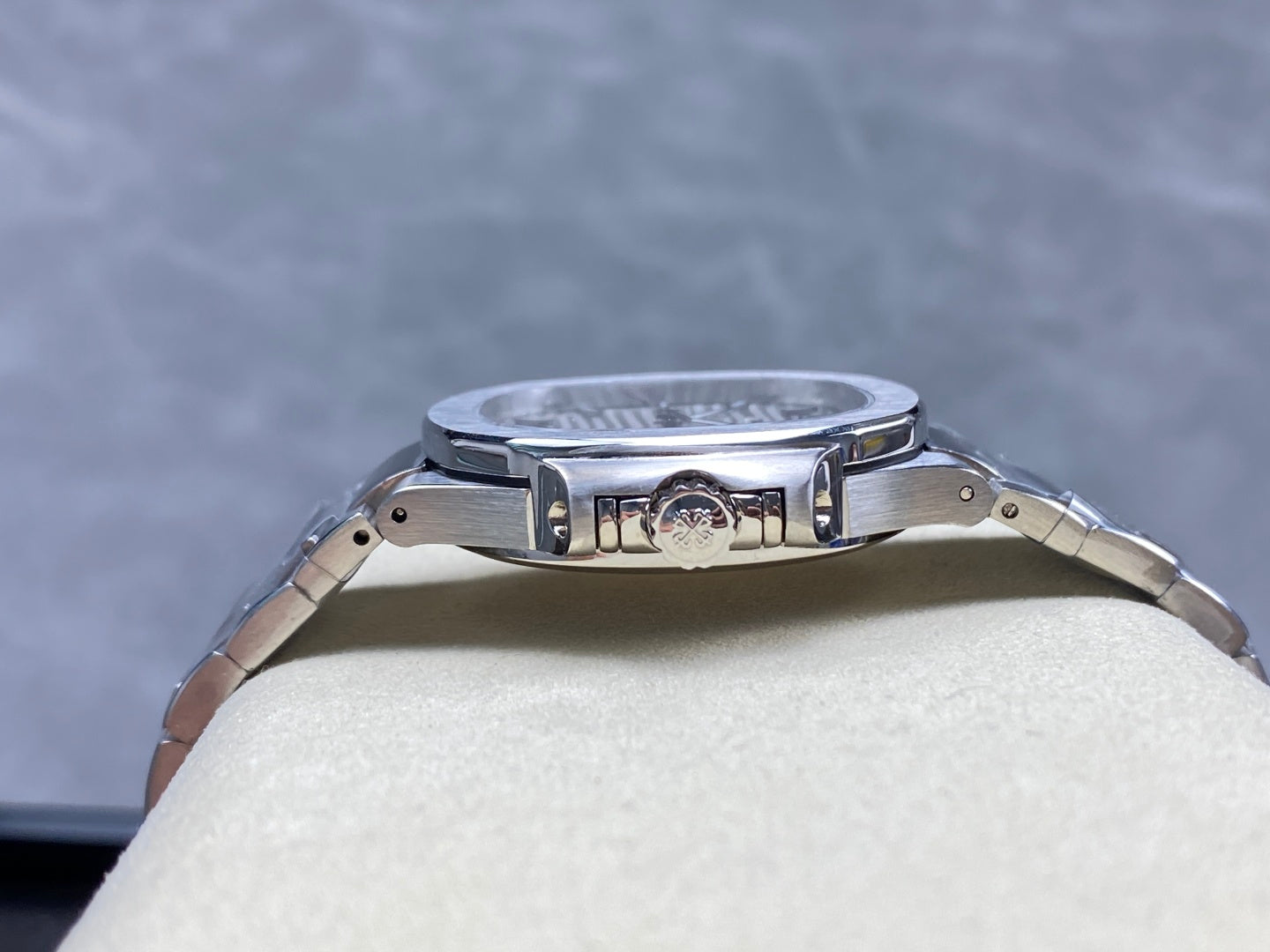 PATEK Nautilus 35.2mm Silver White Dial