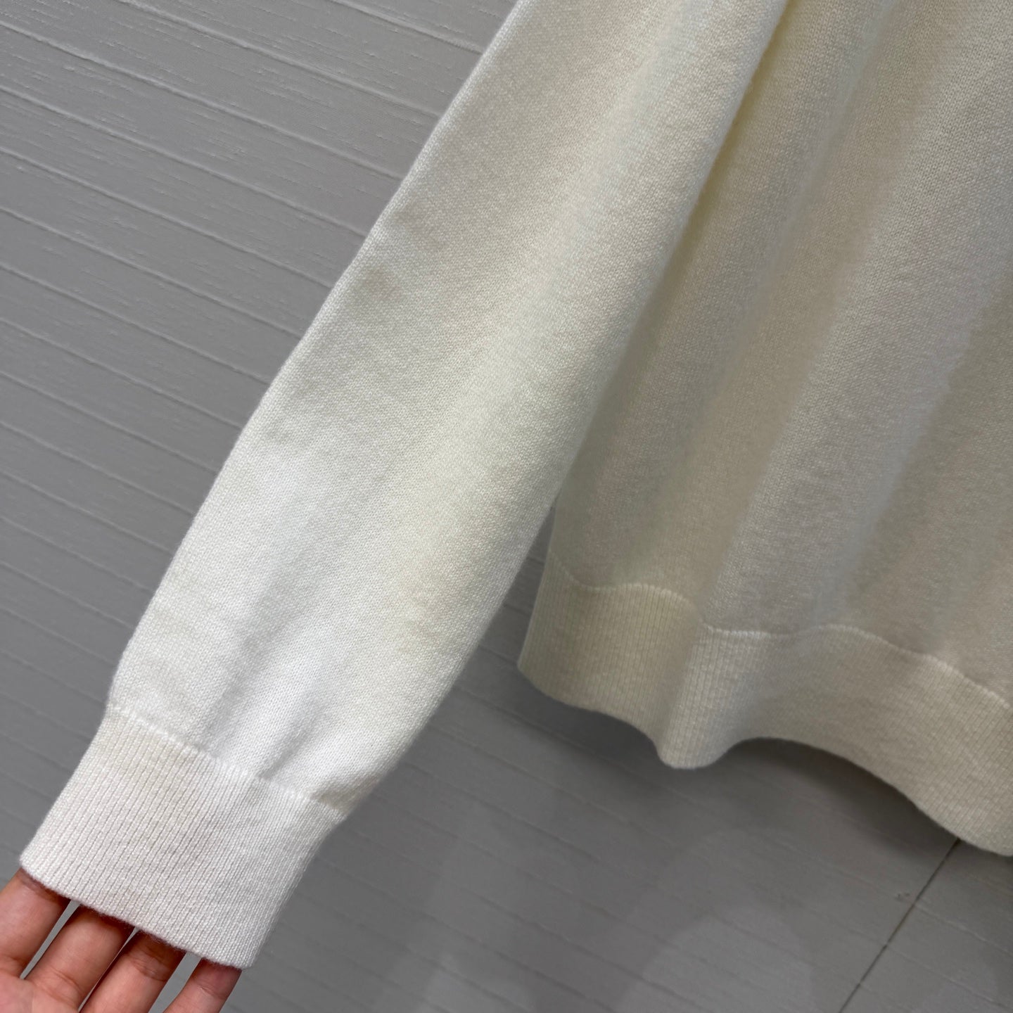 CD Tie-neck Sweater Cream Cashmere 402874