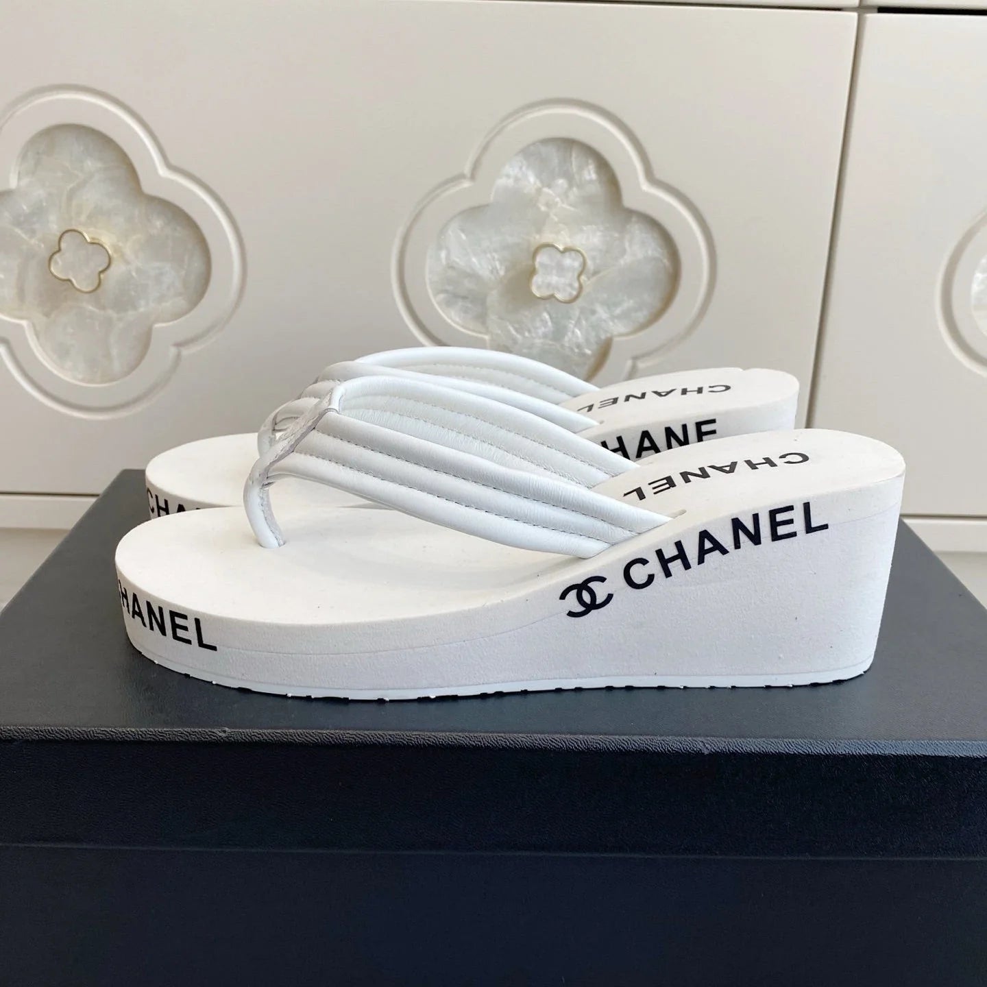 CC 26s Thong Sandals 65 White Rubber Leather 647675