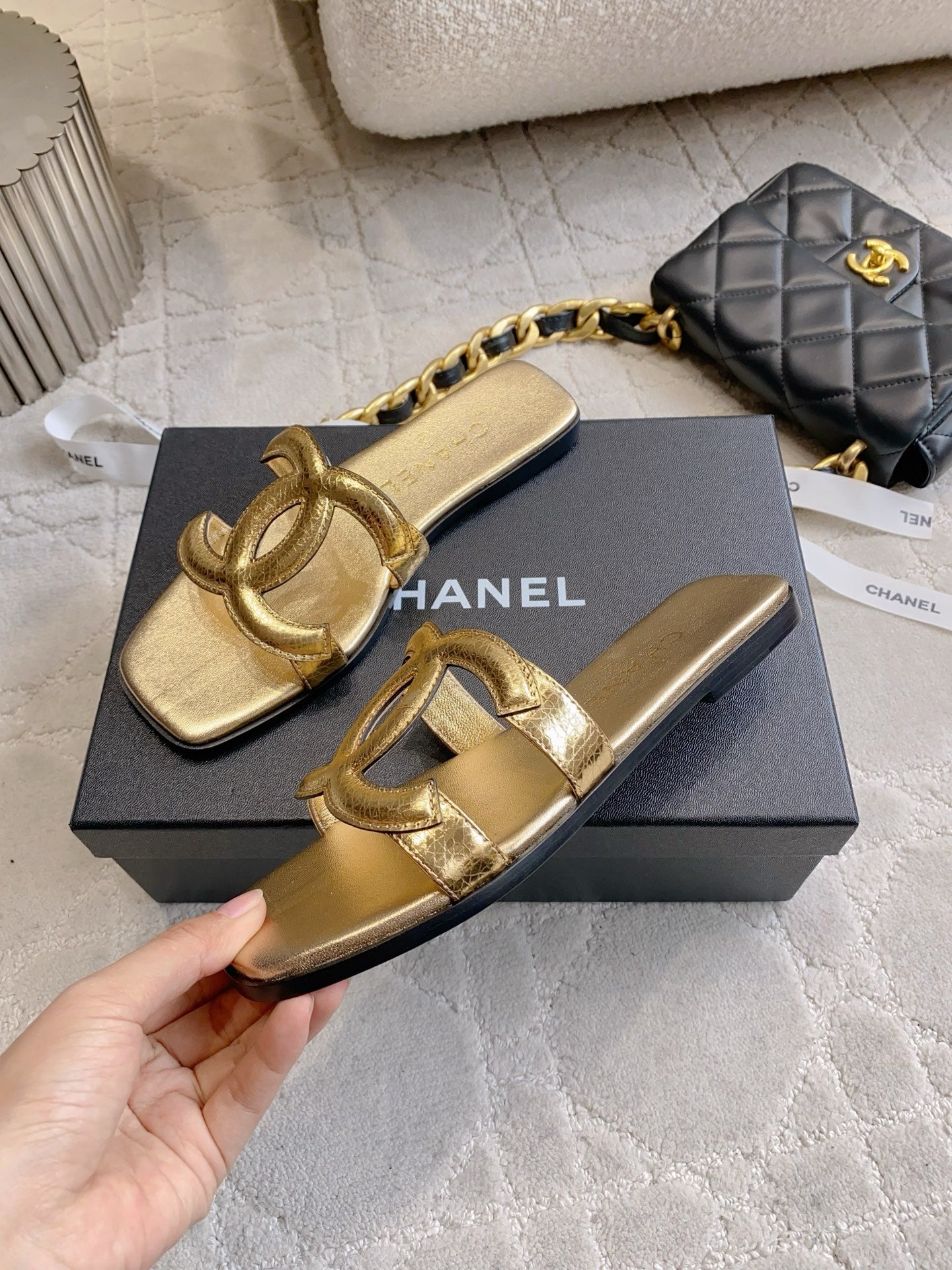 CC Logo Flat Sandals Gold Lambskin 906322