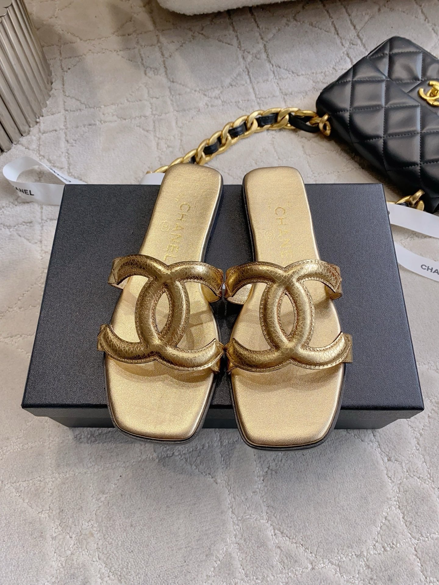 CC Logo Flat Sandals Gold Lambskin 906322