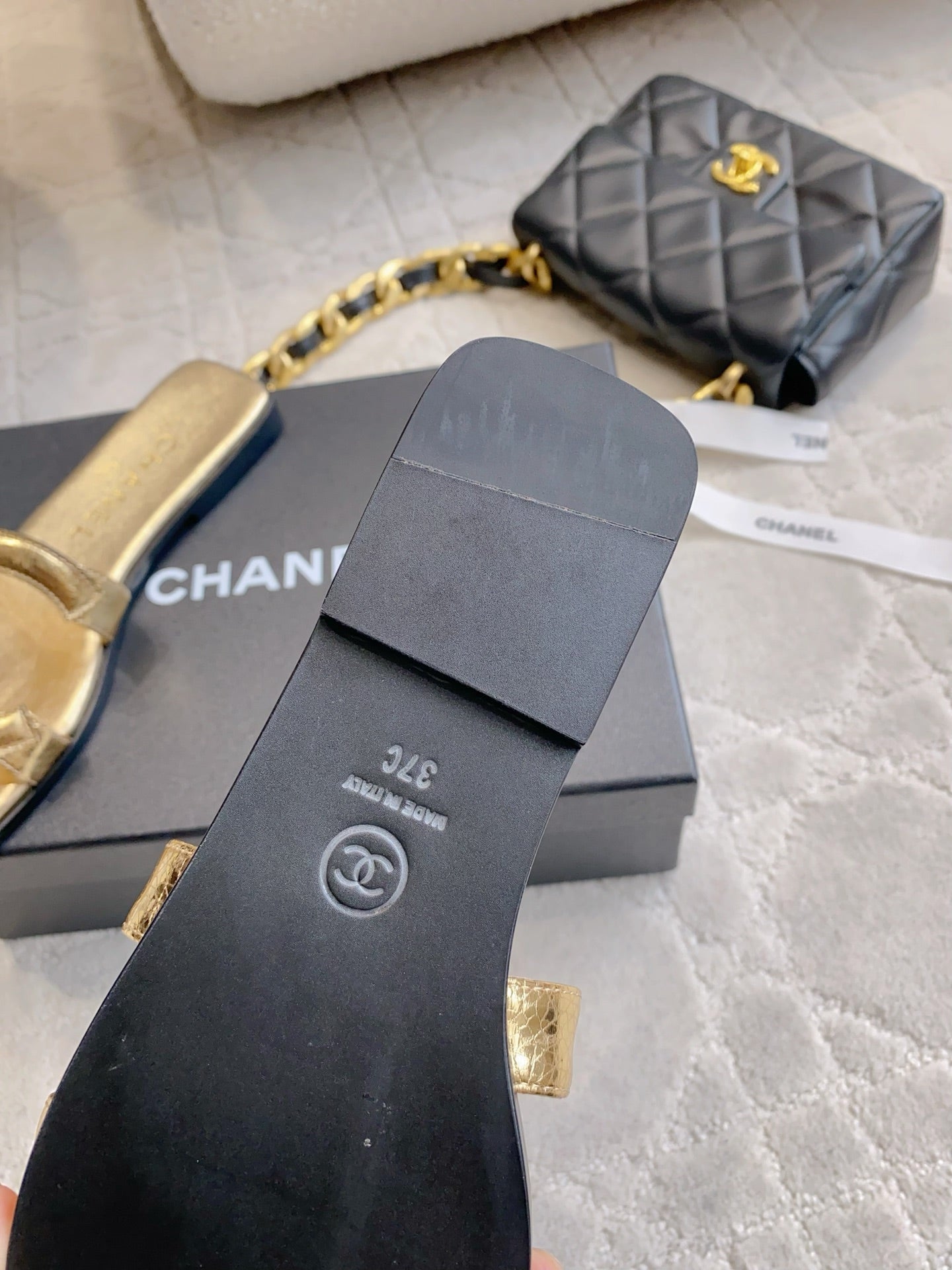CC Logo Flat Sandals Gold Lambskin 906322