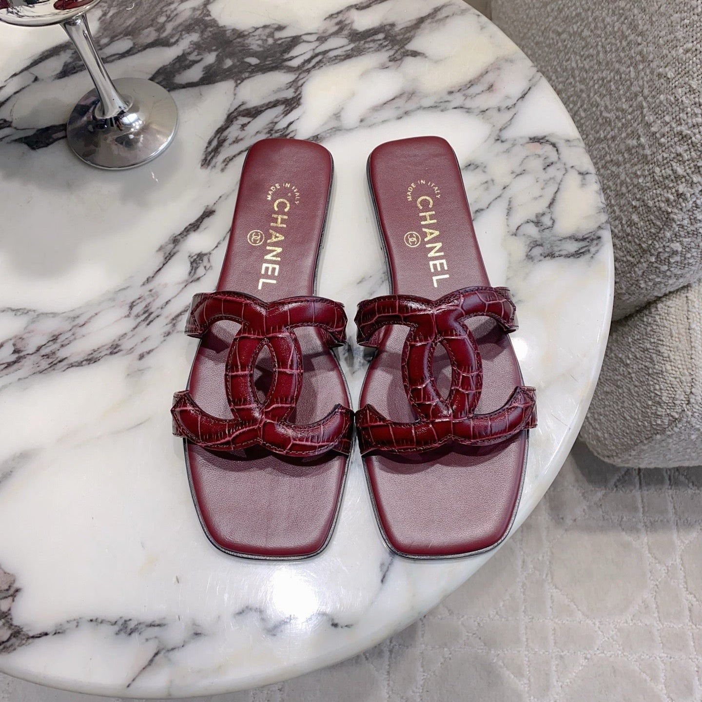 CC Logo Flat Sandals Burgundy Embossed Lambskin 906321