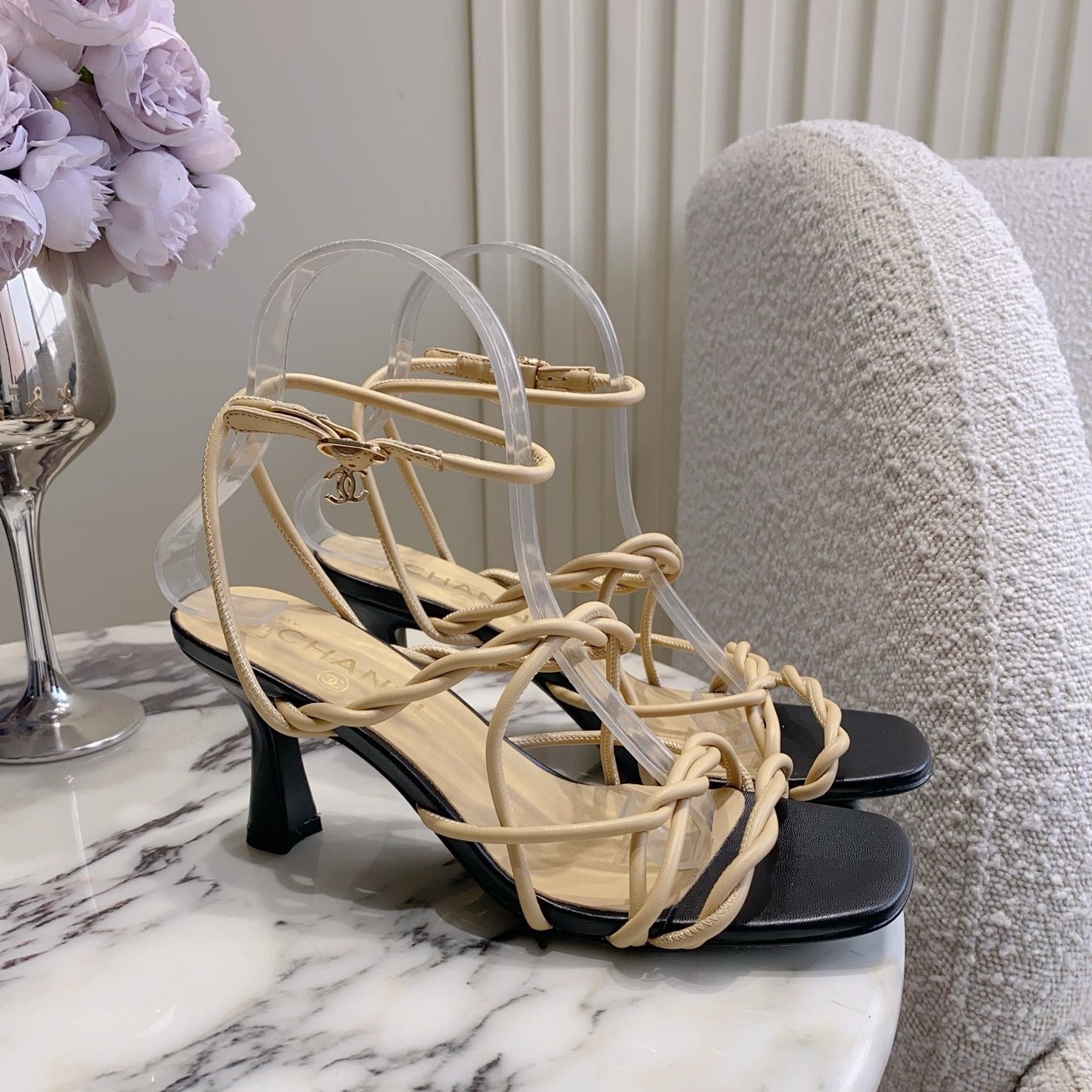 CC 26s Strappy Sandals 7.5cm Beige Black Sheepskin 723619