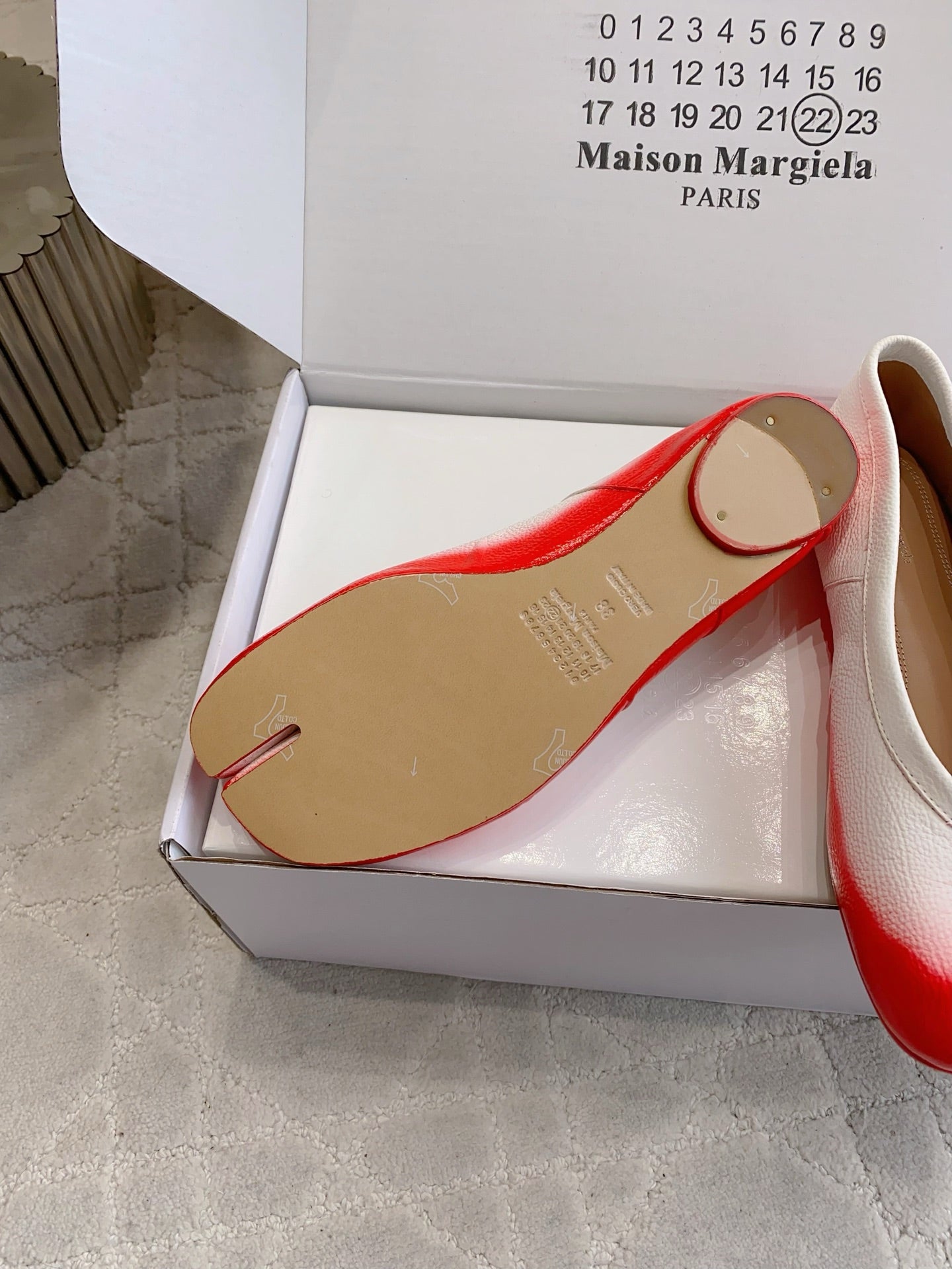 Maison Margie Split-Toe Ballet Flats Red White Cowhide  724743