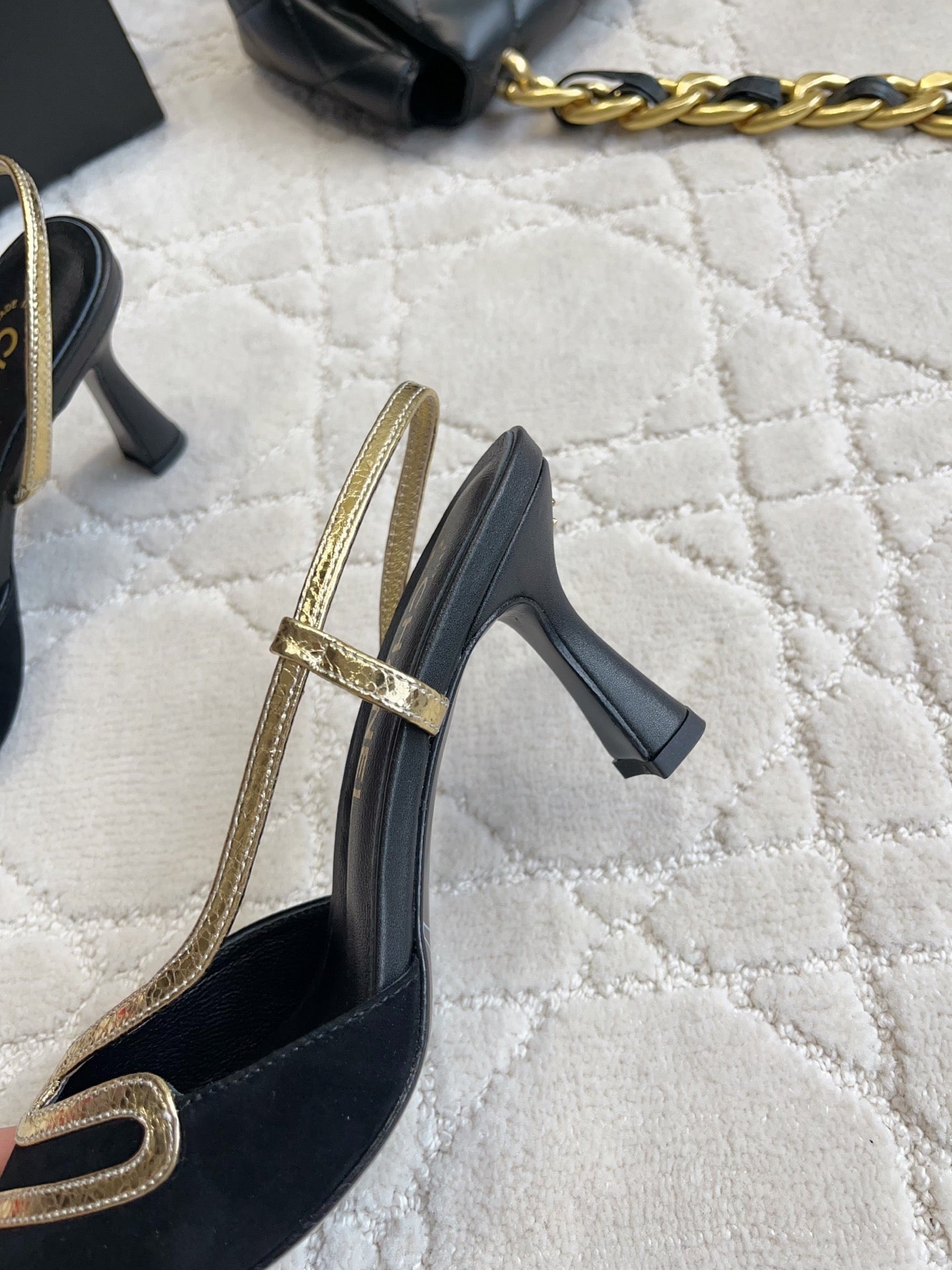 CC Métiers d’art 2026 Slingback 7.5cm Gold Black Lambskin 808099