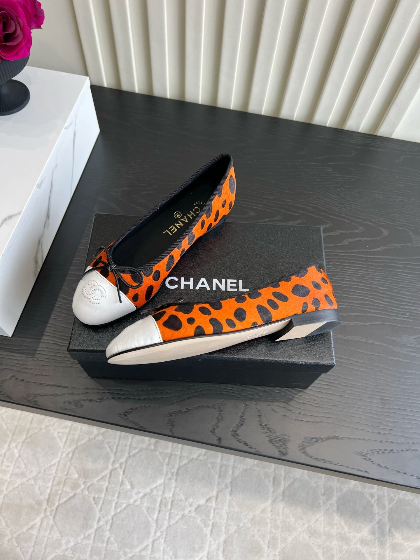 CC 26s Ballet Flat Black Orange Horsehair 850774