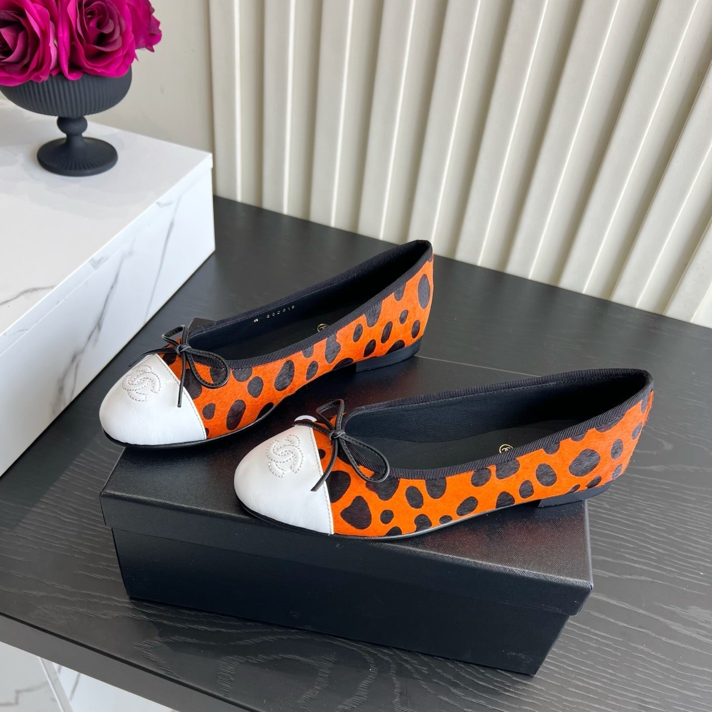 CC 26s Ballet Flat Black Orange Horsehair 850774