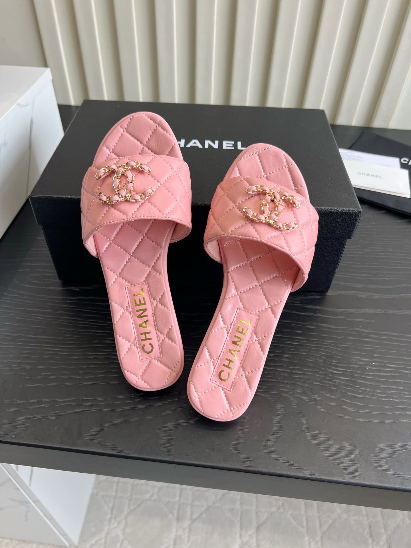 CC 26s Flat Sandals Light Pink Quited Leather 906218