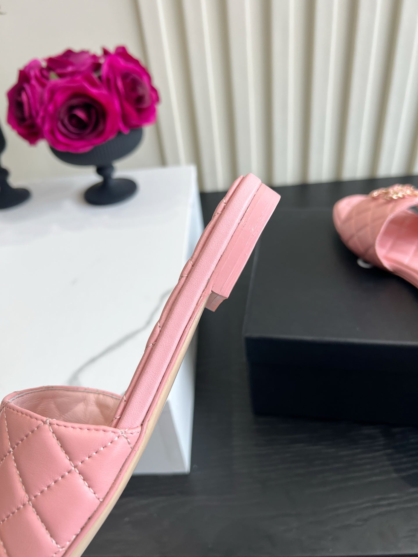 CC 26s Flat Sandals Light Pink Quited Leather 906218