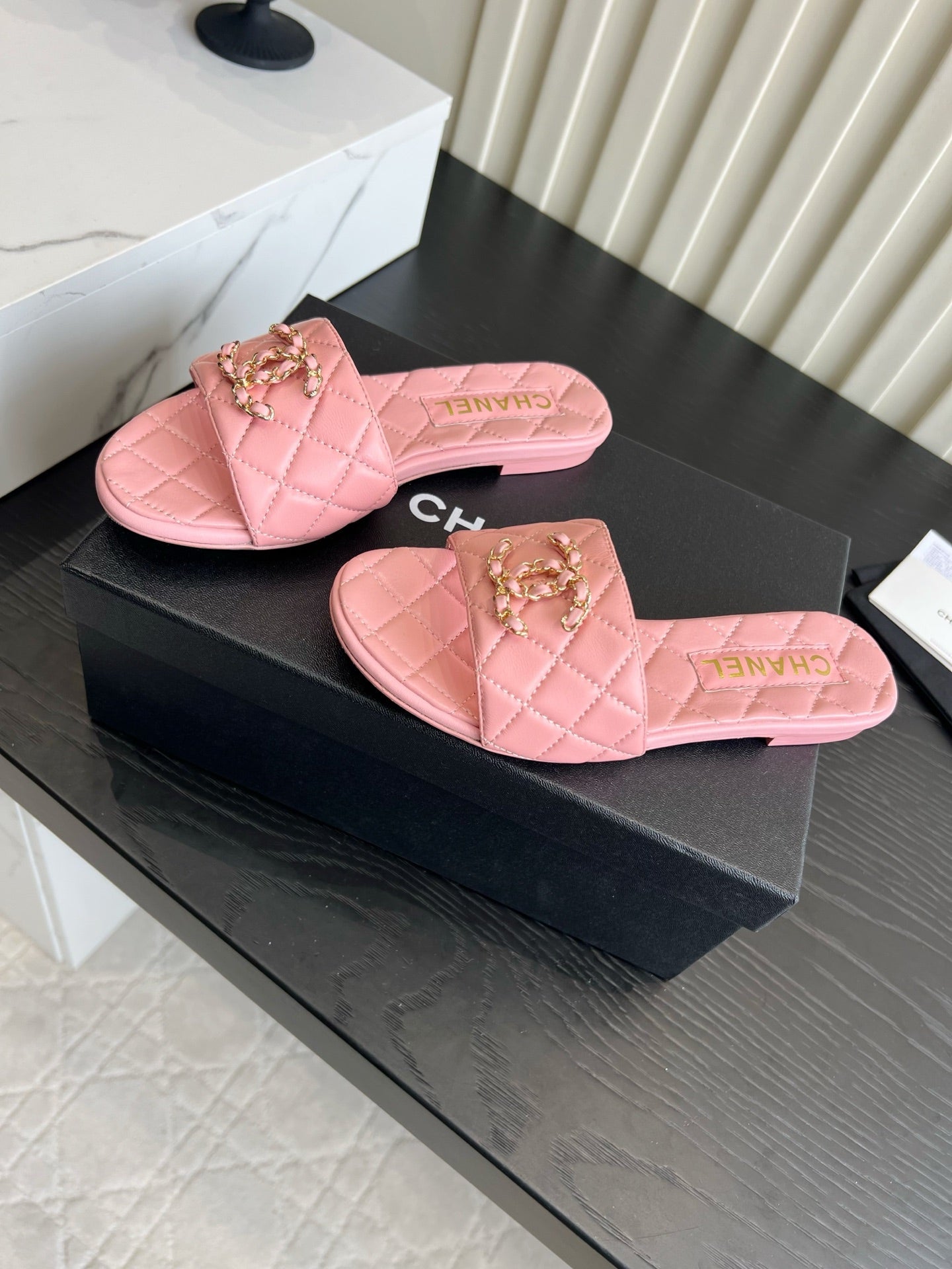 CC 26s Flat Sandals Light Pink Quited Leather 906218