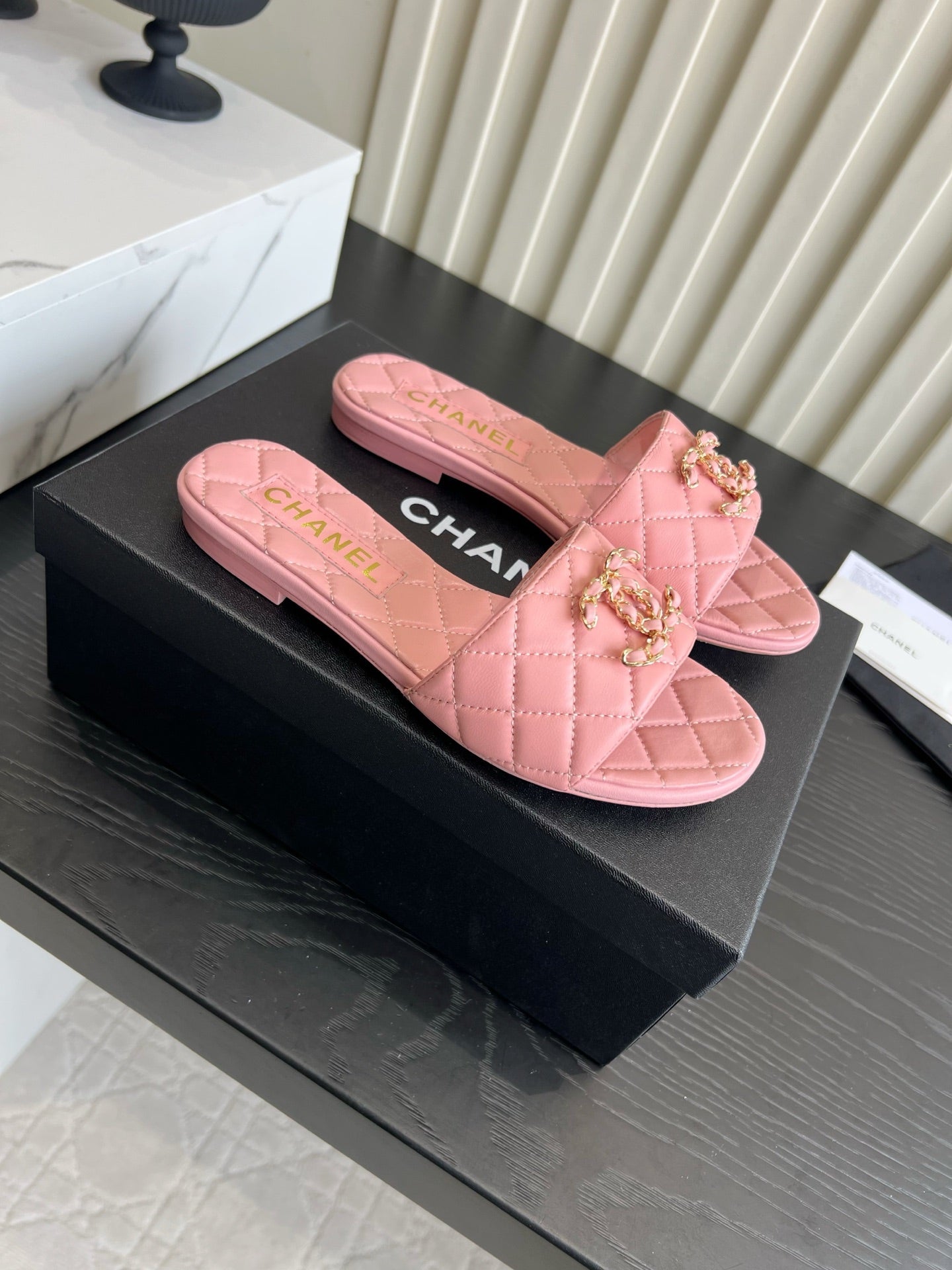 CC 26s Flat Sandals Light Pink Quited Leather 906218