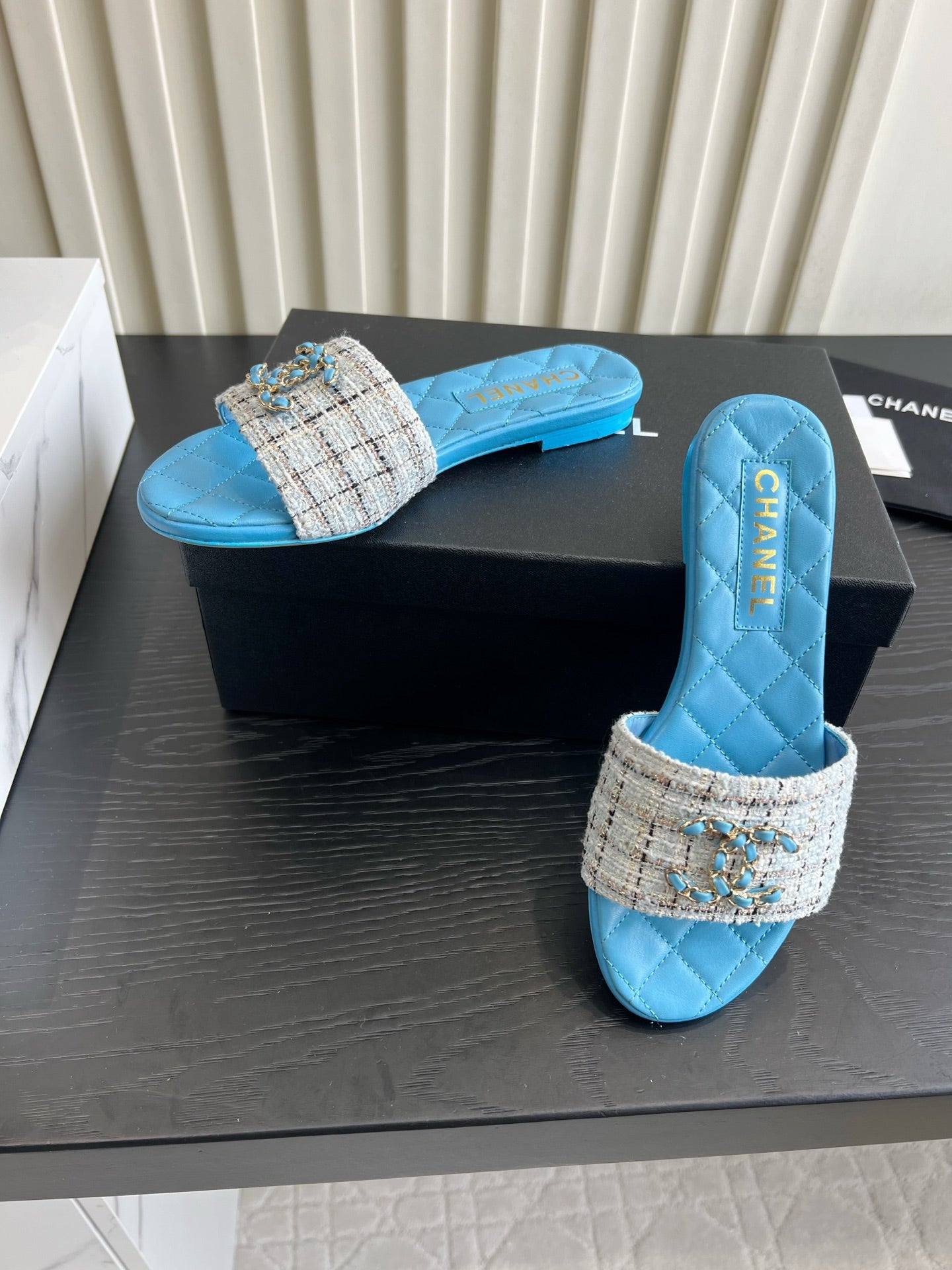 CC 26s Flat Sandals Blue Cream Quited Leather 906222