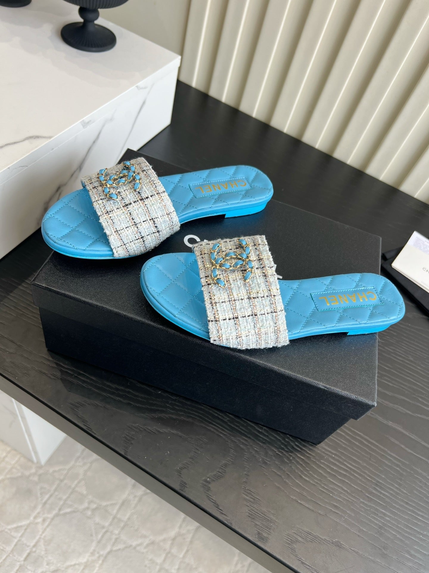 CC 26s Flat Sandals Blue Cream Quited Leather 906222