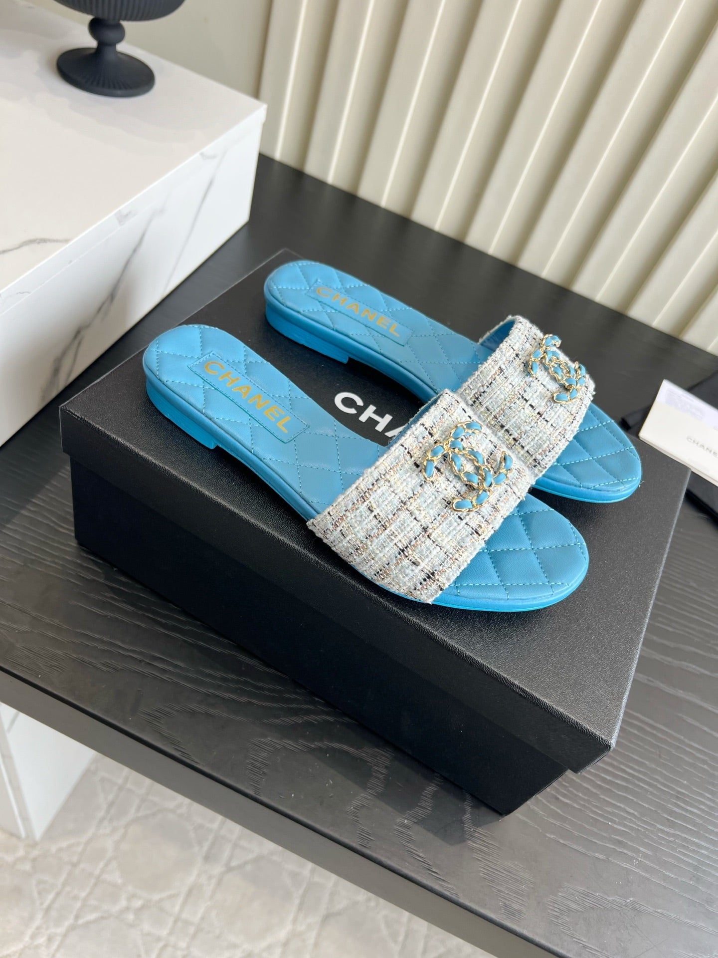 CC 26s Flat Sandals Blue Cream Quited Leather 906222