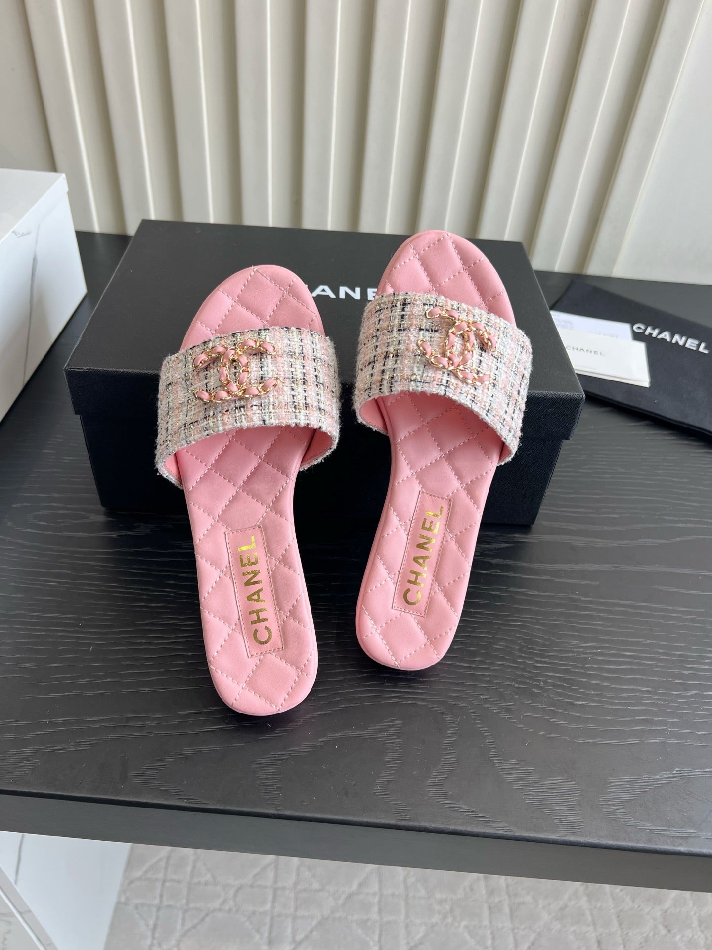 CC 26s Flat Sandals Light Pink Quited Leather 906223