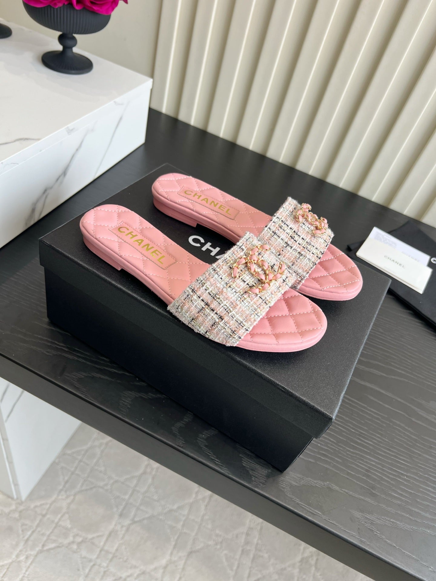 CC 26s Flat Sandals Light Pink Quited Leather 906223
