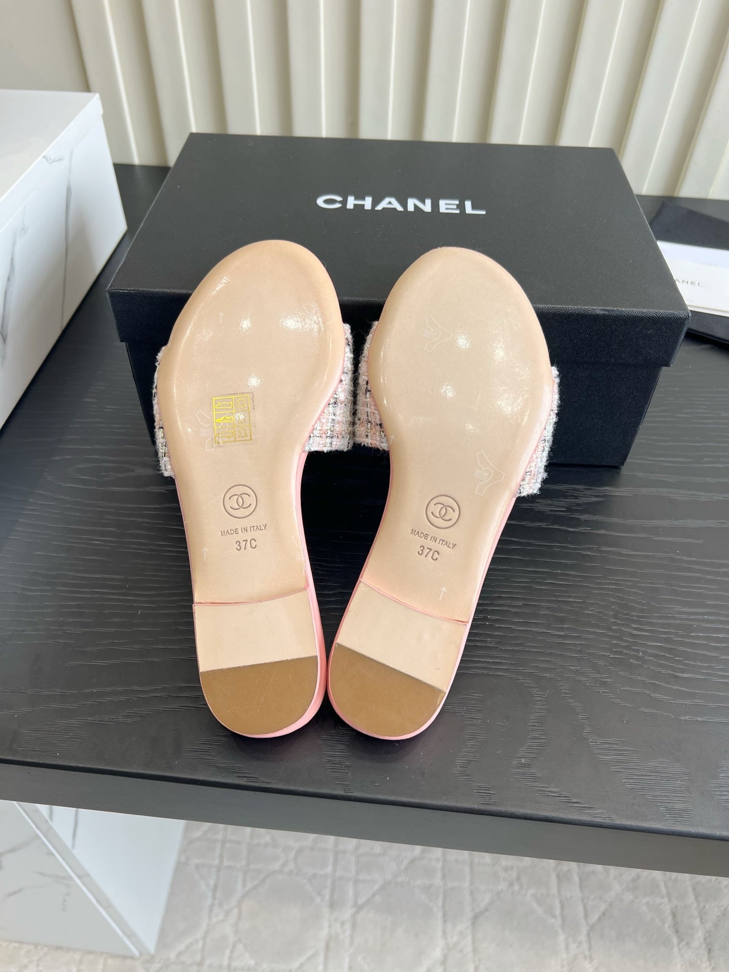 CC 26s Flat Sandals Light Pink Quited Leather 906223