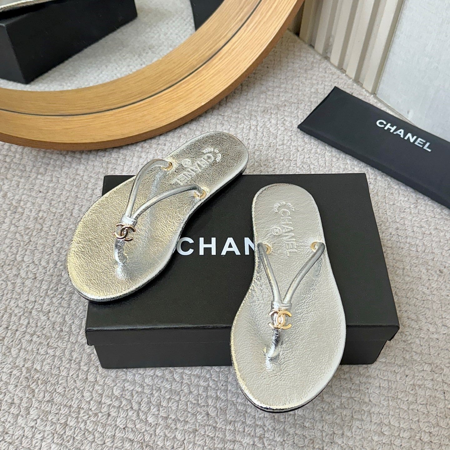 CC 2026 Thong Sandal Sliver Metalic Calfskin 826472