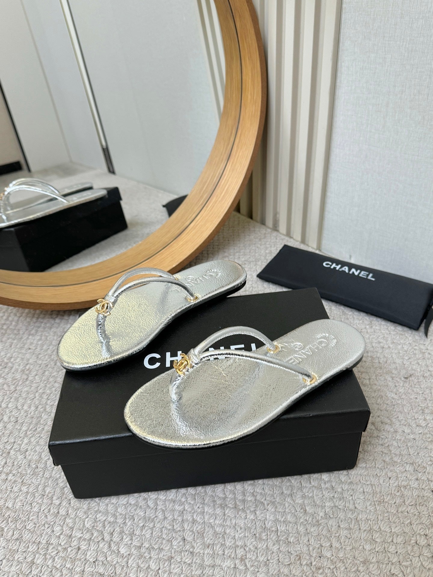 CC 2026 Thong Sandal Sliver Metalic Calfskin 826472