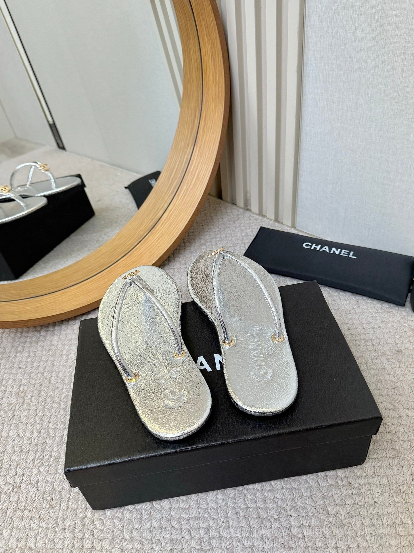 CC 2026 Thong Sandal Sliver Metalic Calfskin 826472