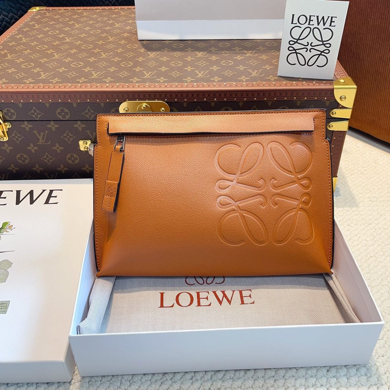 LOE POUCH CLUTCH BAG 30 IN WARM DESSERT CALFSKIN