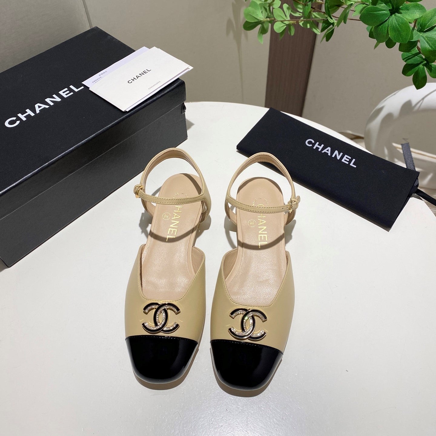 CC  25P Double-Buckle Mary Jane Sandals Black Beige Sheepskin 466990