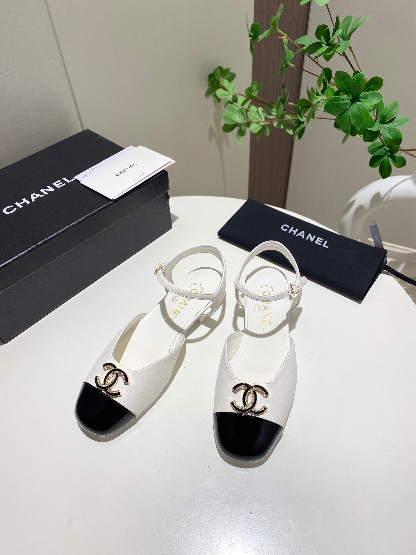 CC  25P Double-Buckle Mary Jane Sandals Black White Sheepskin 466992