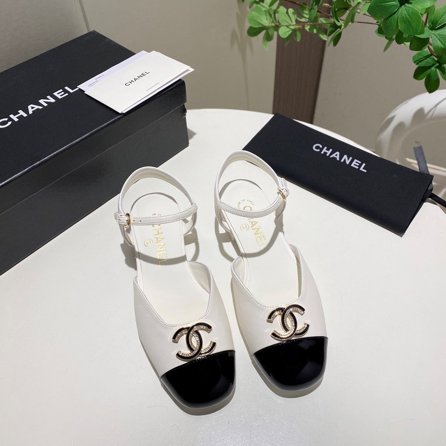 CC  25P Double-Buckle Mary Jane Sandals Black White Sheepskin 466992