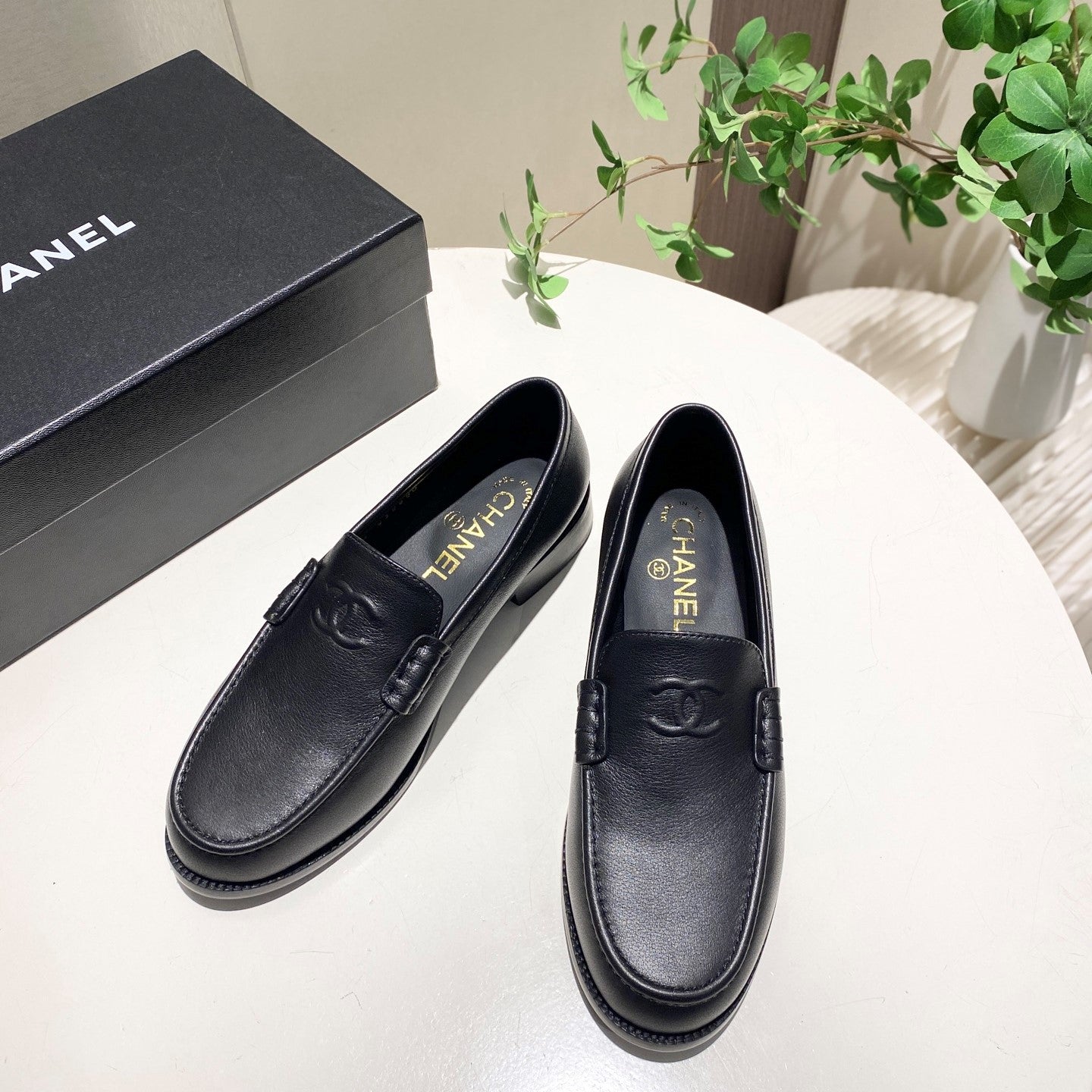 CC 26s Moccasin Loafers Black Calfskin 767265