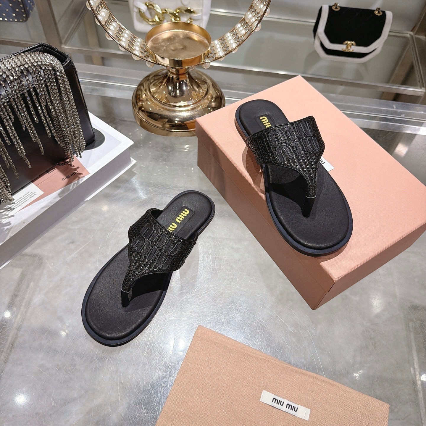 Miumiu 26s Thong Sandals In Black Raffia Calfskin Embossed Logo
