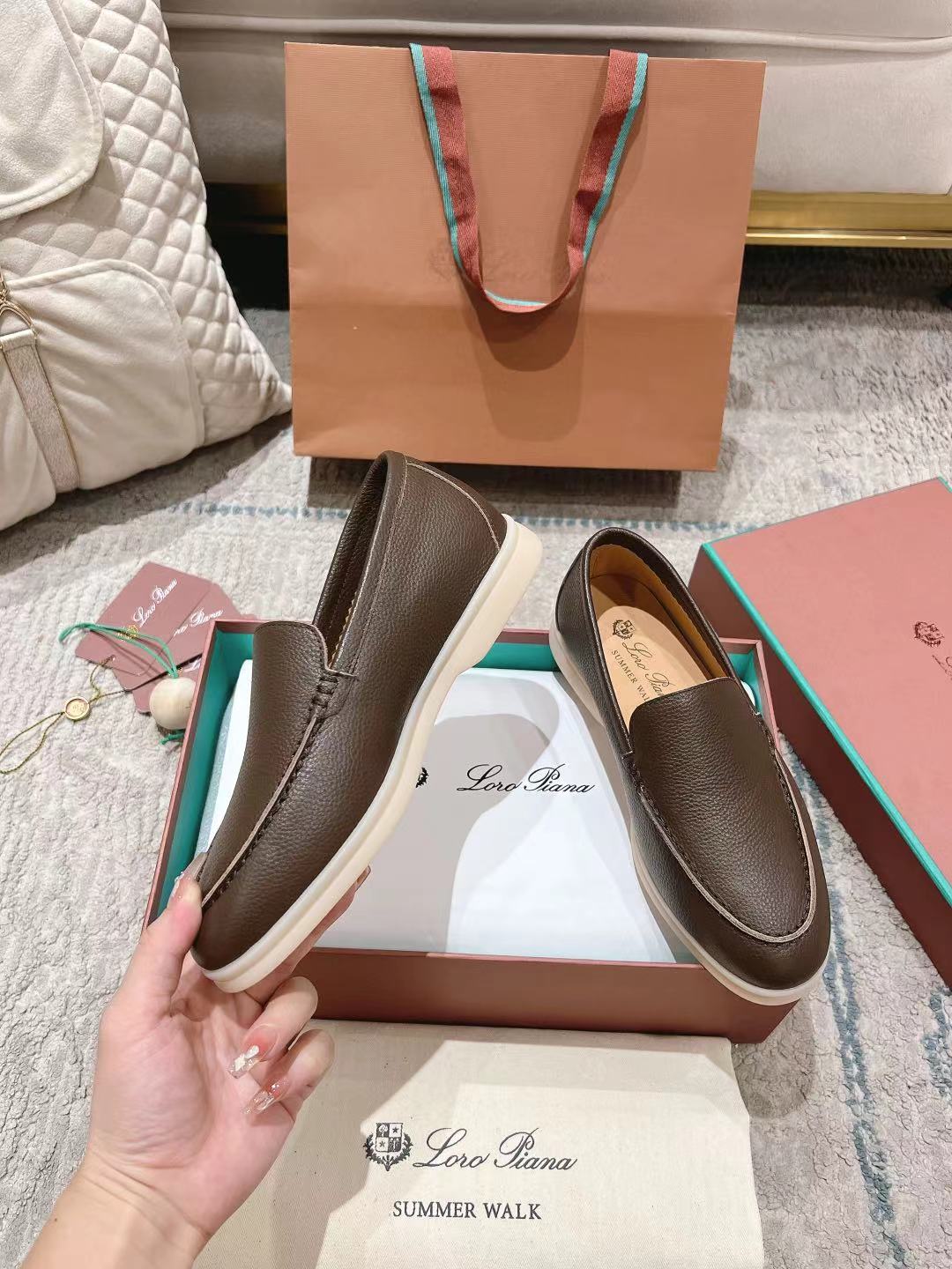LP Summer Walk Chocolate Grain Leather 664637