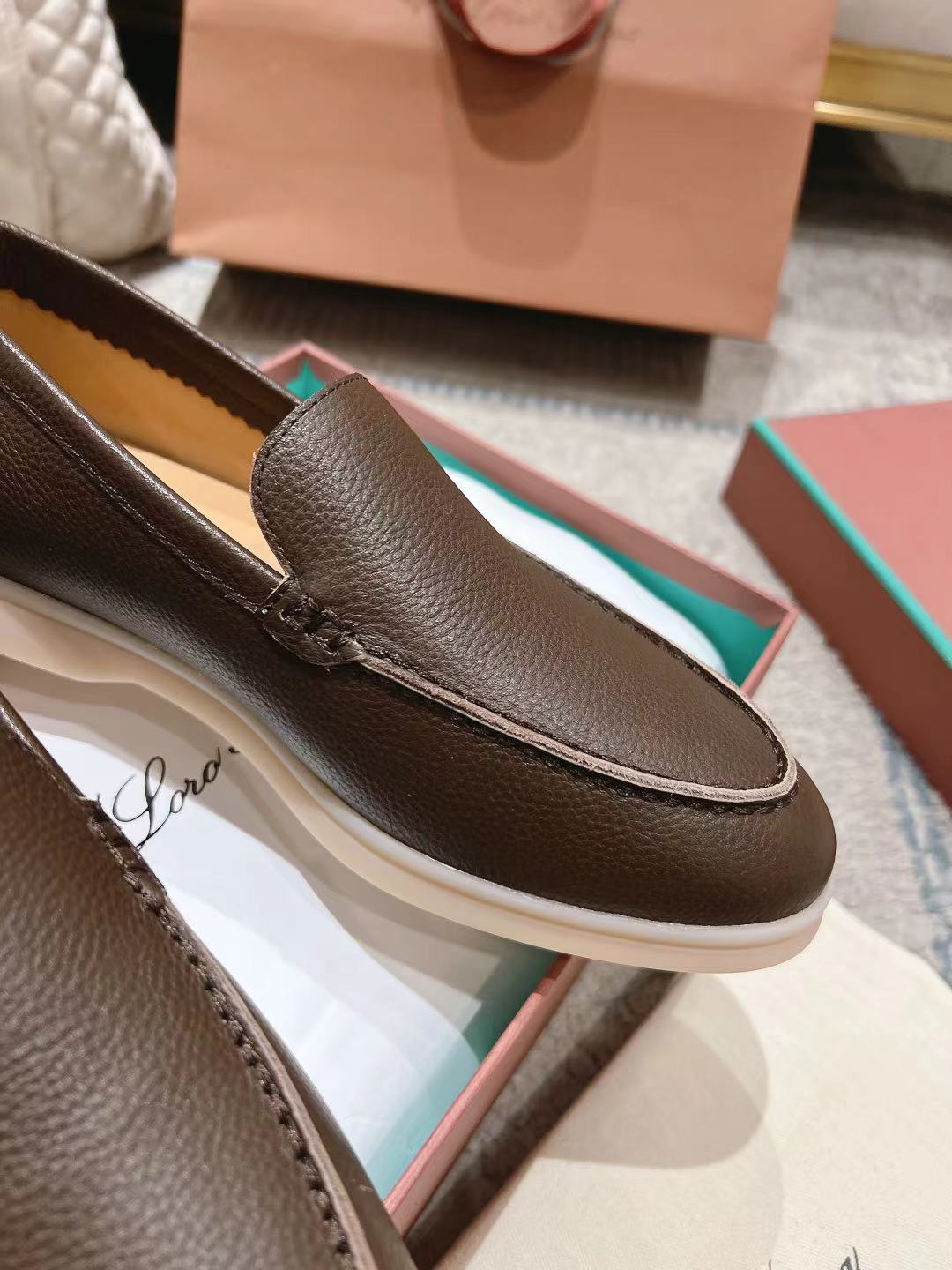 LP Summer Walk Chocolate Grain Leather 664637