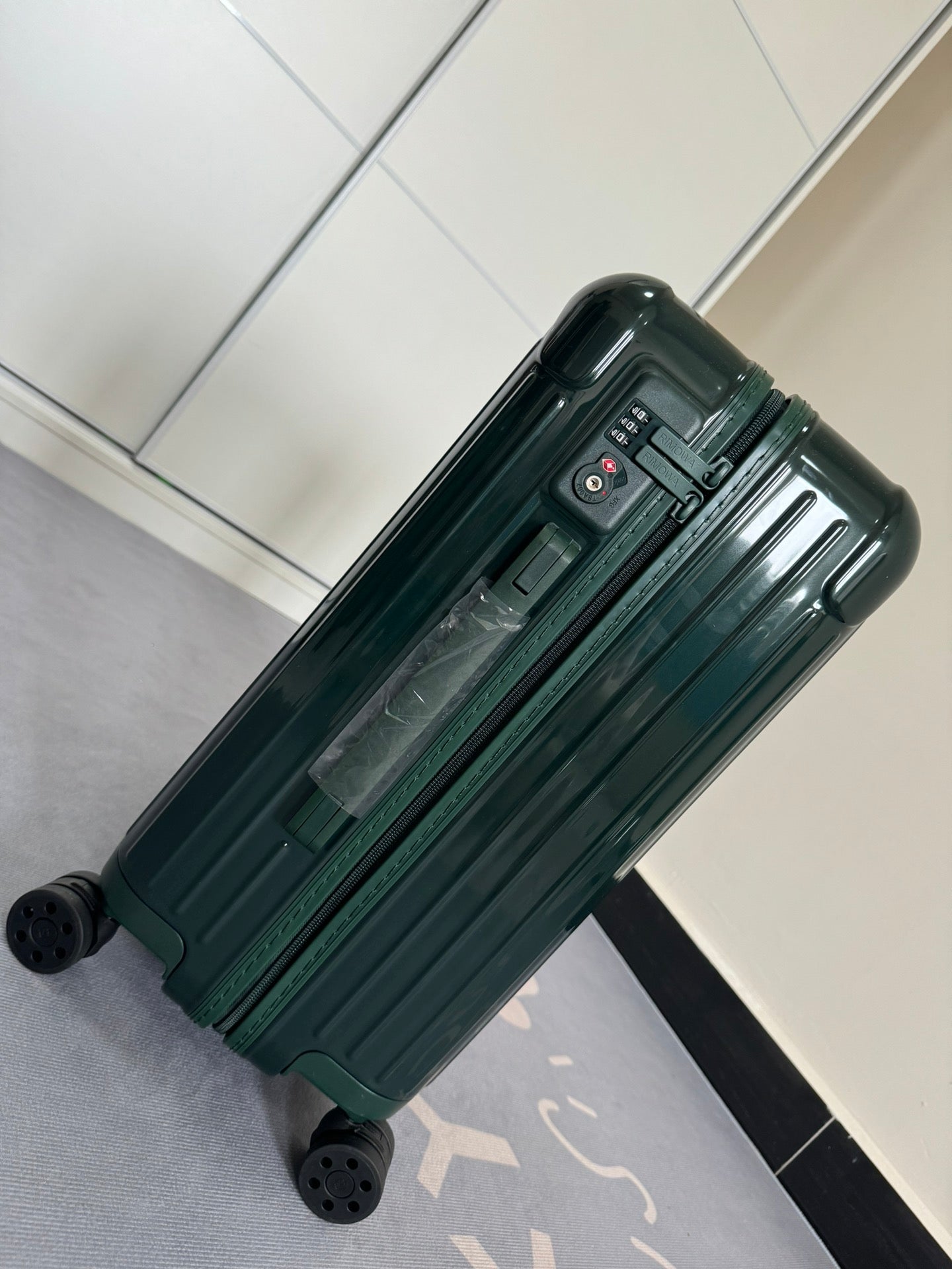 Rimowa 2025 Essential Suitcase Dark Green Polycarbonate 274076
