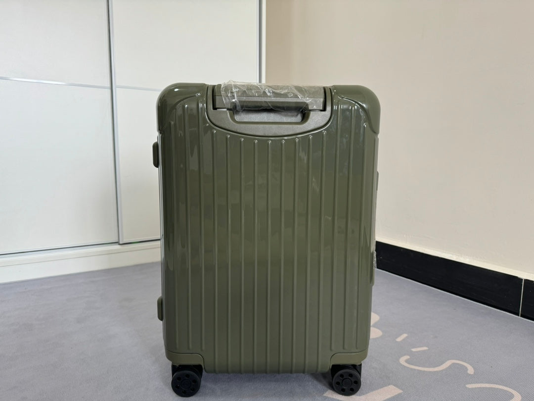Rimowa 2025 Essential Suitcase Cactus Green Polycarbonate 274079