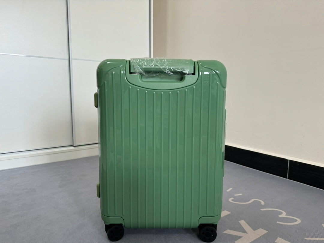 Rimowa 2025 Essential Suitcase Sage Green Polycarbonate 274081