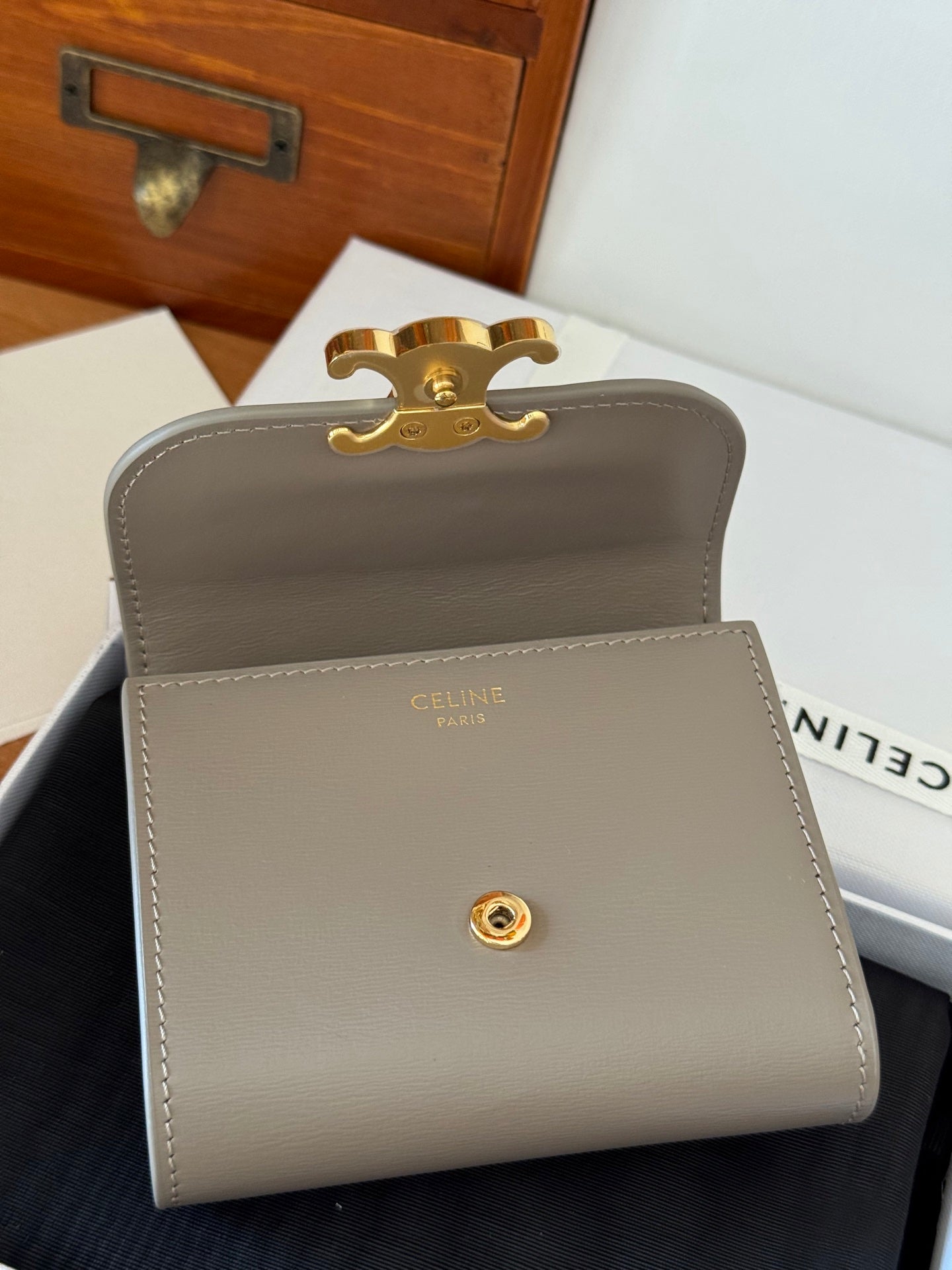 TRIOMPHE 10 CALFSKIN WALLET MODERN TAUPE