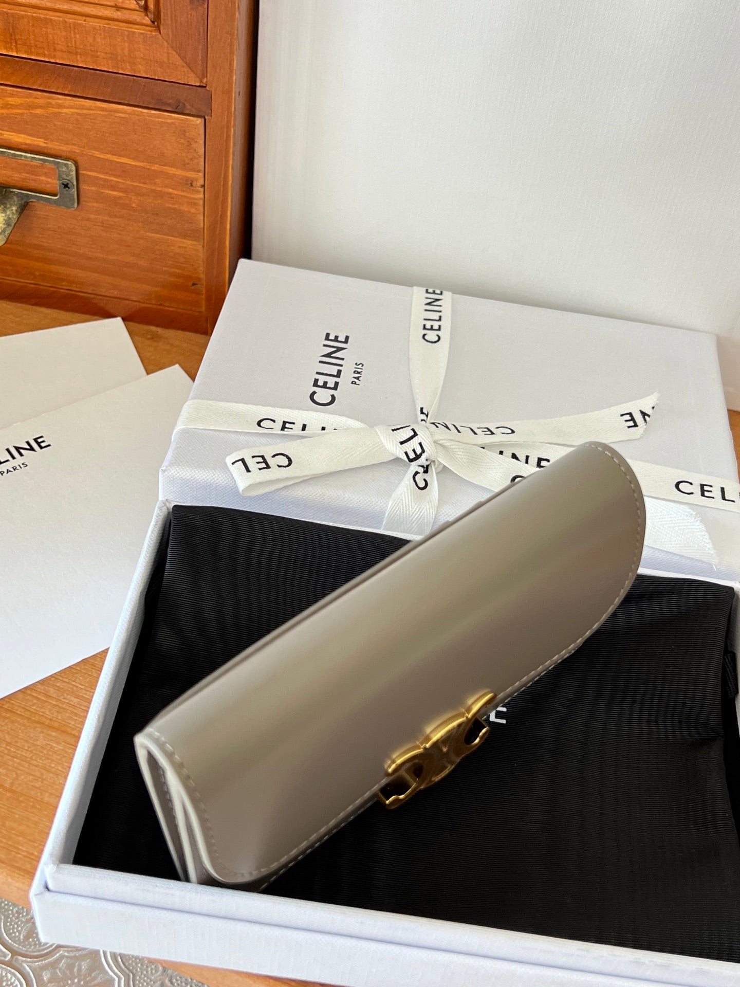 TRIOMPHE 10 Flap Wallet Card Holder 13cm Modern Taupe Shiny Cafskin