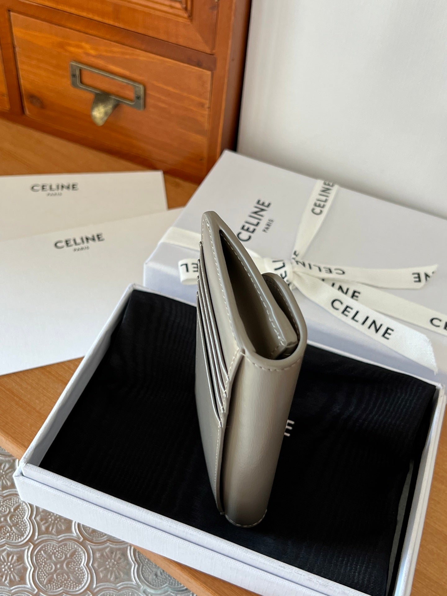 TRIOMPHE 10 Flap Wallet Card Holder 13cm Modern Taupe Shiny Cafskin