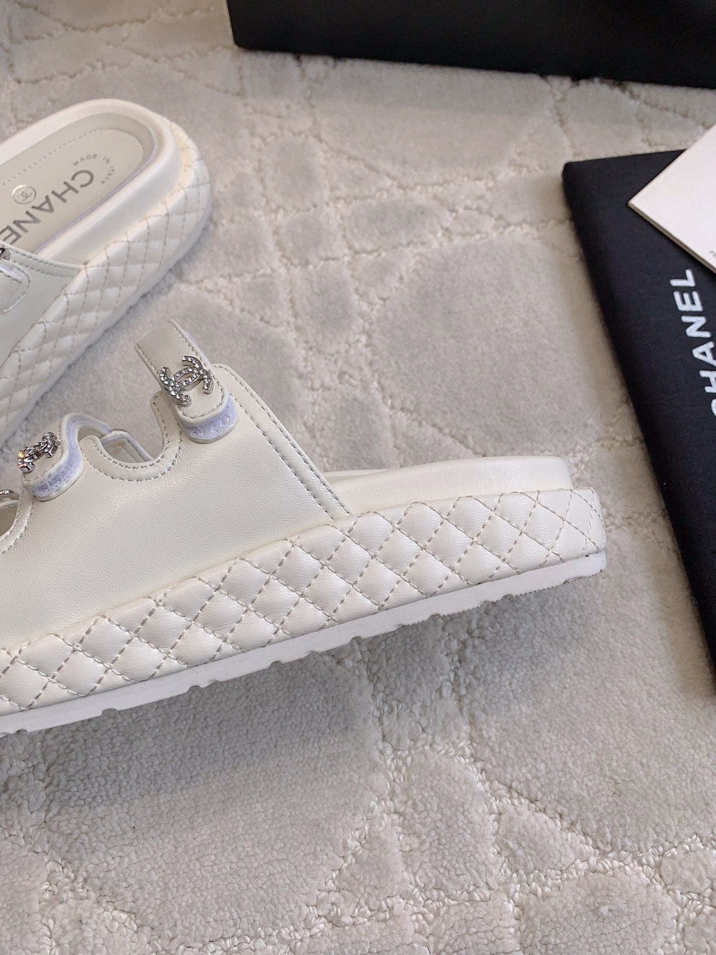 CC Slippers White Lambskin 145356