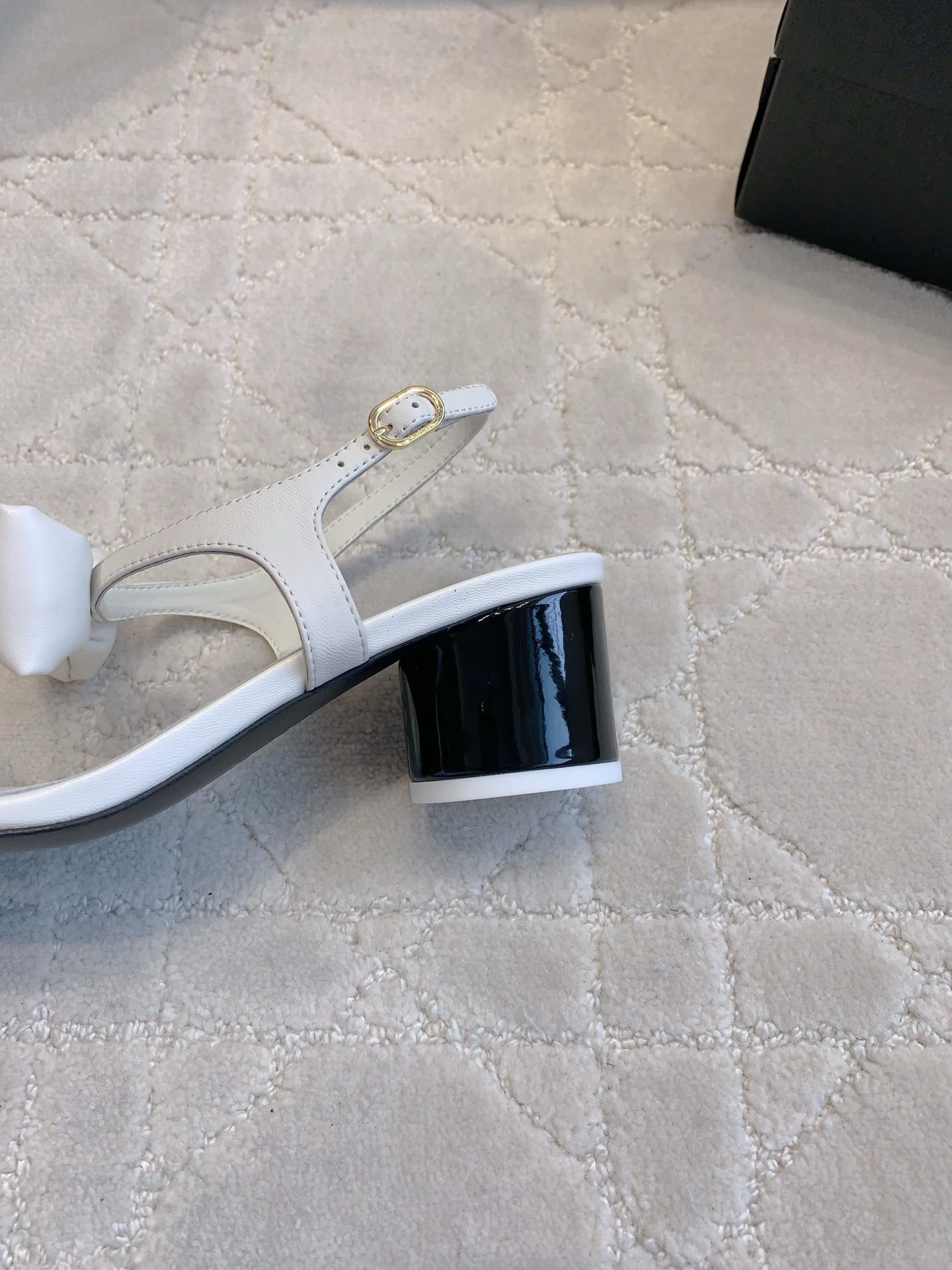 CC 26s Bow-Tie Sandals 6.5cm White Lambskin 906128