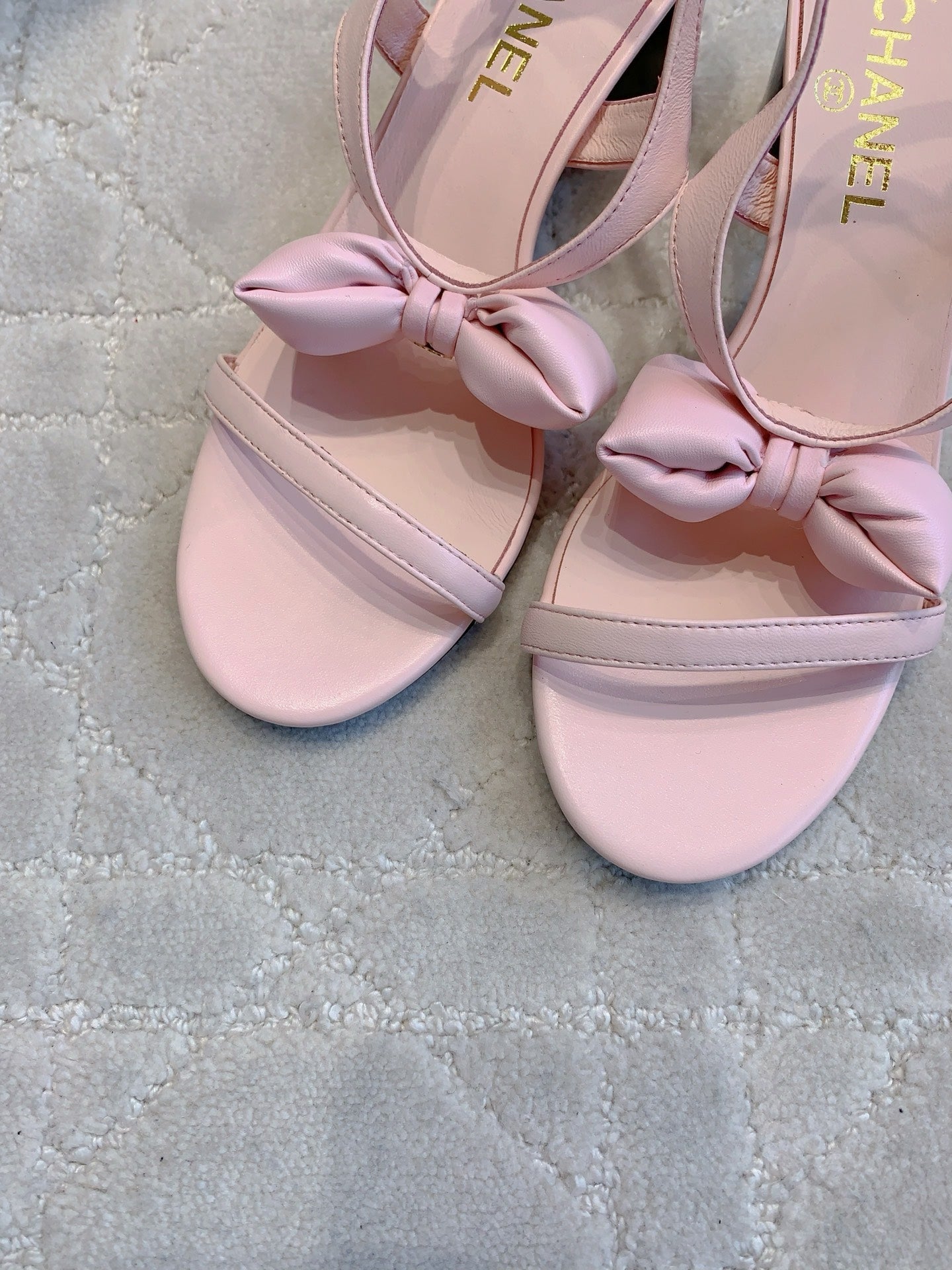 CC 26s Bow-Tie Sandals 6.5cm Light Pink Lambskin 906129
