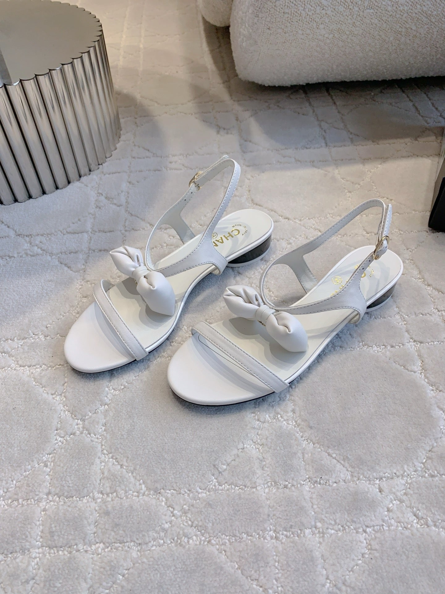 CC 26s Bow-Tie Flat Sandals White Lambskin 906132