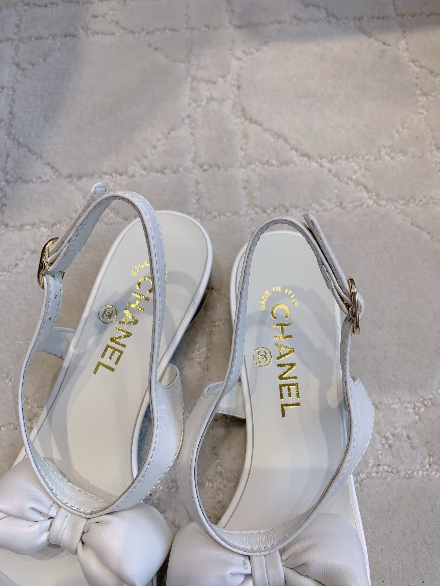 CC 26s Bow-Tie Flat Sandals White Lambskin 906132