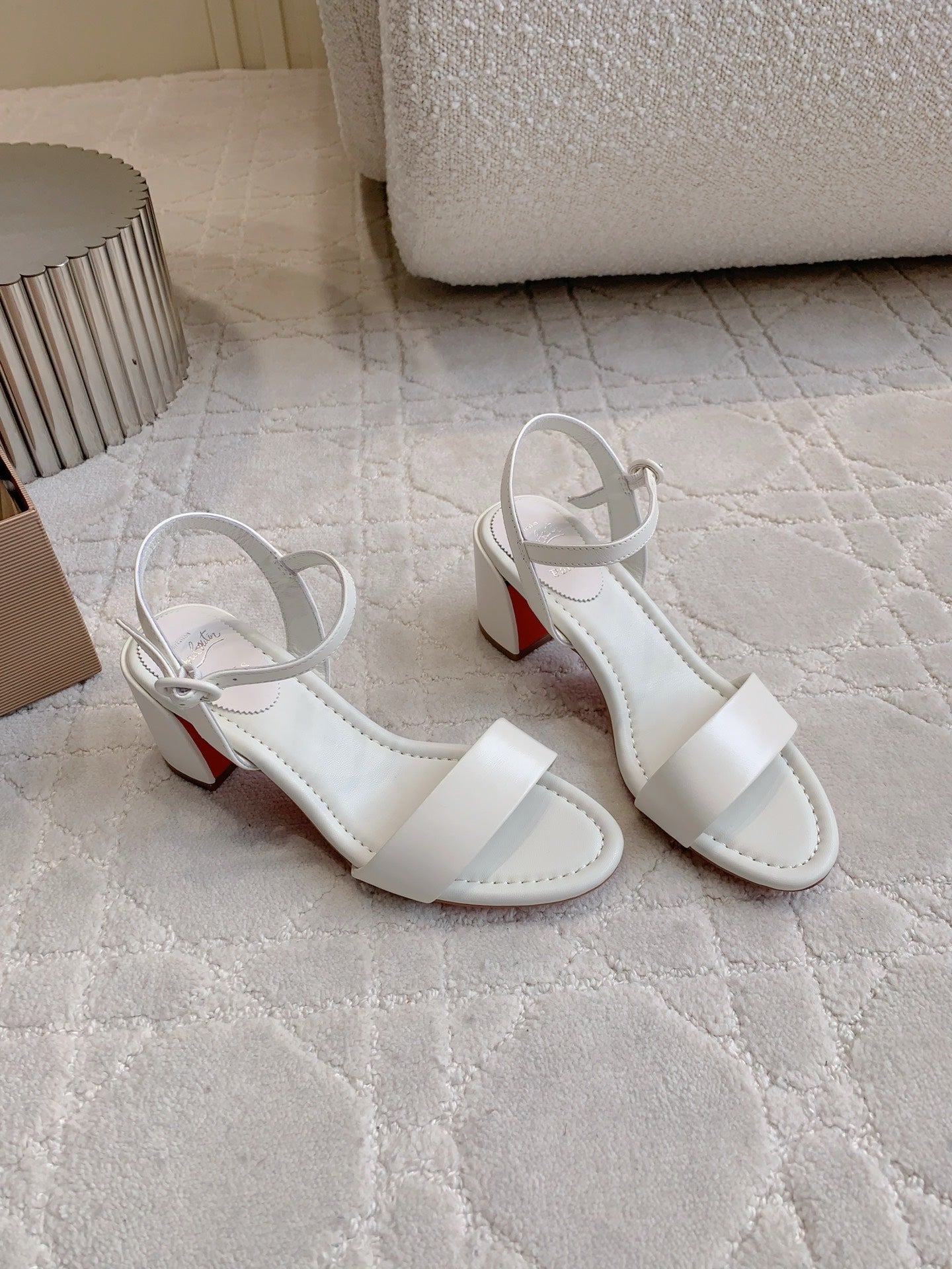 CL Simple Sandals White Sheepskin 328457