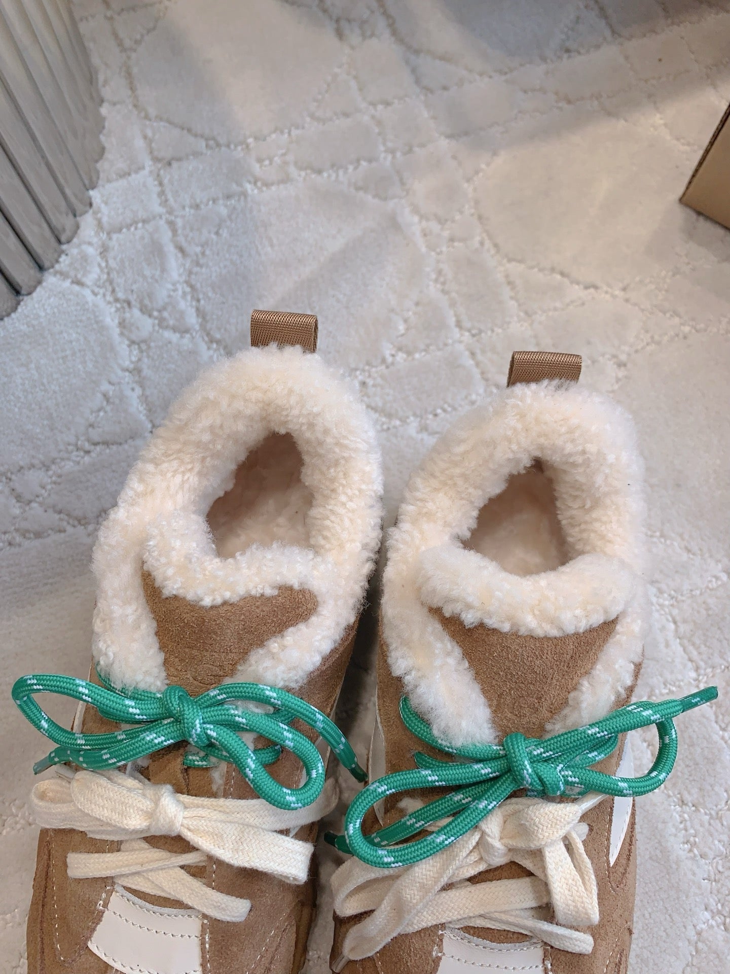UGG Lanxuryee Cow Sneaker Brown Suede Shearling Lining 516901