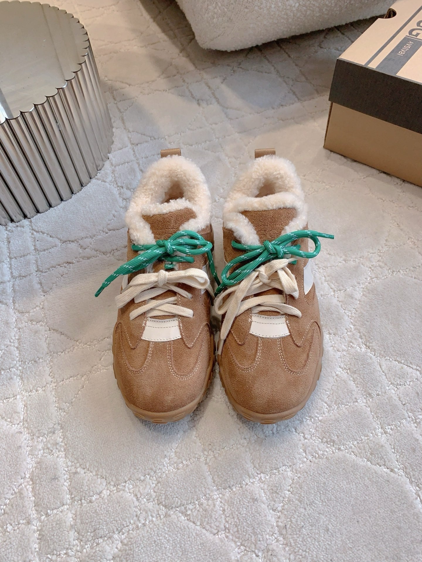 UGG Lanxuryee Cow Sneaker Brown Suede Shearling Lining 516901