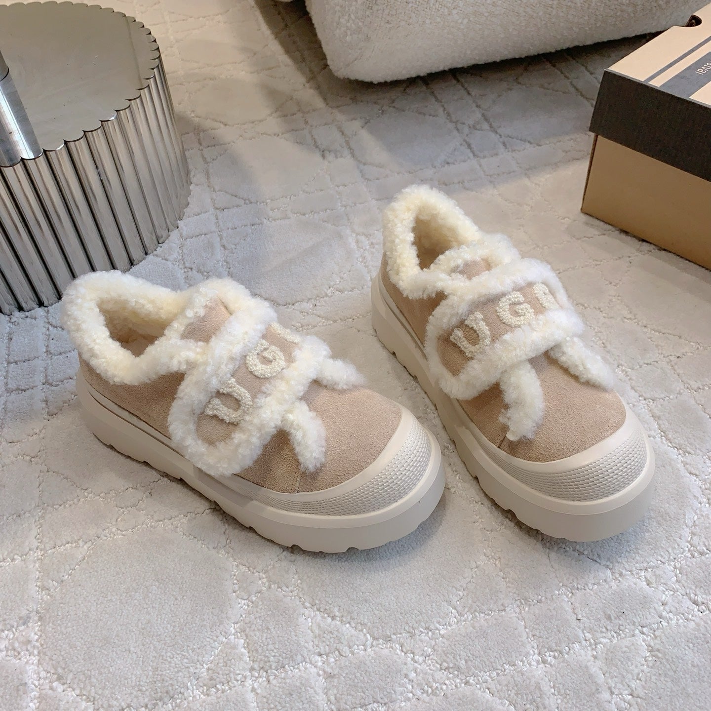 UGG Tazz Slipper Loafers  Beige  Suede and Fleece 516905
